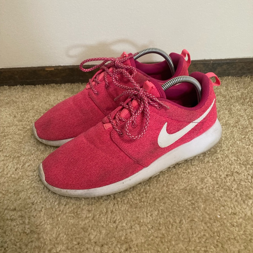 Nike Roshe One. Women’s size 9.